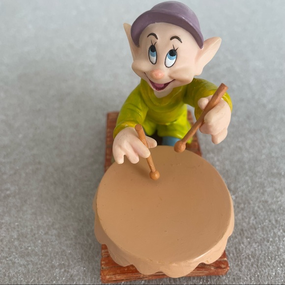 Disney’s “Snow White & the Seven Dwarfs” 65th Anniversary Collection - Picture 7 of 16